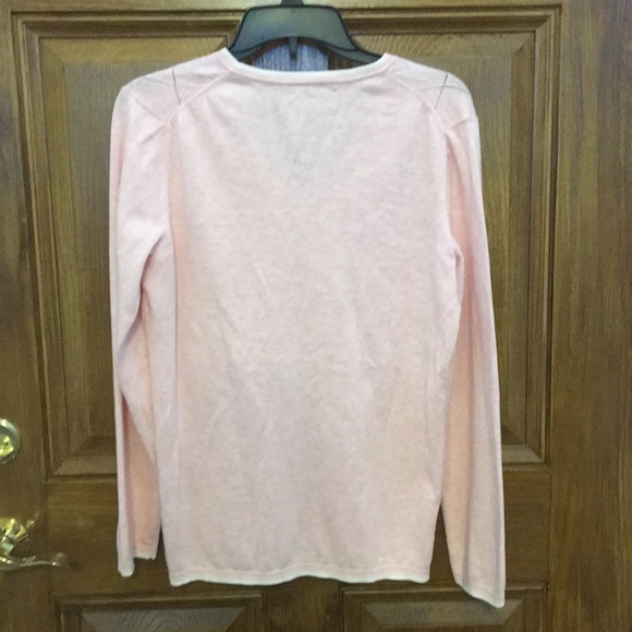 Tommy Hilfiger sweater. - Picture 2 of 5